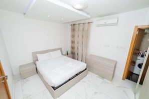 3 chambres, fer et planche à repasser, Wi-Fi, draps fournis