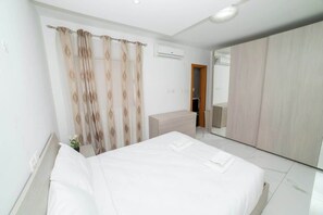 3 chambres, fer et planche à repasser, Wi-Fi, draps fournis