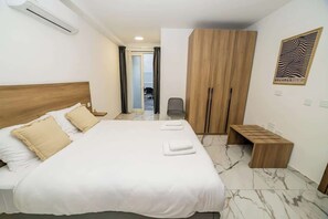 3 bedrooms, iron/ironing board, WiFi, bed sheets - Serenity Escape 3 Bed Maisonette - By HostMT (San Pawl il-Baħar)