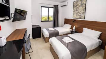 1 habitación, tabla de planchar con plancha, wifi y ropa de cama