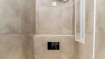 Douche, sĂšche-cheveux