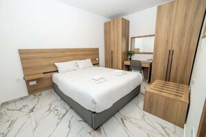 1 chambre, fer et planche à repasser, Wi-Fi, literie fournie