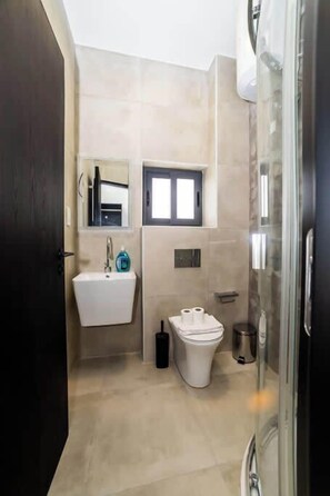 Douche, sèche-cheveux