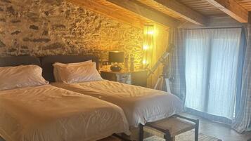 4 bedrooms, WiFi, bed sheets