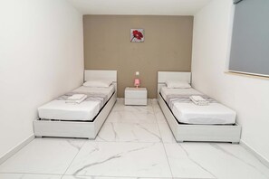 3 bedrooms, iron/ironing board, WiFi, bed sheets