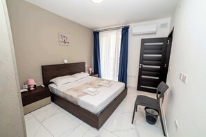 3 chambres, fer et planche à repasser, Wi-Fi, draps fournis