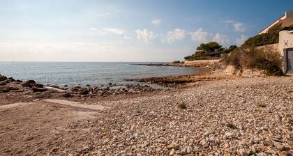 Mobile Home 'Lou Soleil 80' with Shared Pool, Wi-Fi and Air Conditioning