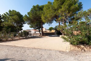 Property grounds - Mobile Home 'Lou Soleil 80' with Shared Pool, Wi-Fi and Air Conditioning (Carry-le-Rouet)