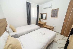 2 makuuhuonetta, silitysrauta/-lauta, Wi-Fi, vuodevaatteet