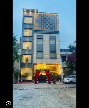 Property entrance - Hotel AU Villa (Etmadpur)