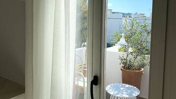 Junior Suite | In-room safe, laptop workspace, blackout drapes, soundproofing