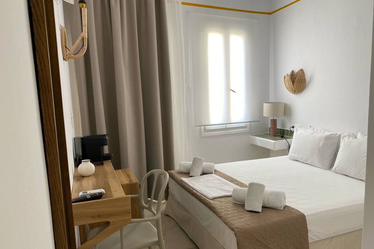 Phòng đôi Tiêu chuẩn, quang cảnh thành phố | Két bảo mật tại phòng, khu vực làm việc phù hợp cho laptop