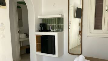 Junior Suite | In-room safe, laptop workspace, blackout drapes, soundproofing