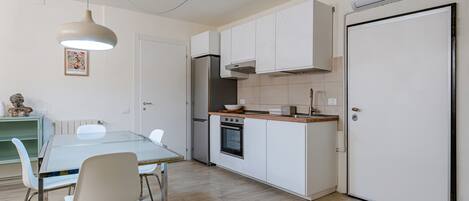 Refrigerador, microondas, horno, lavavajillas