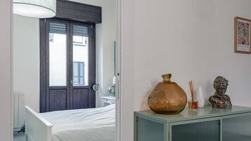 1 habitación, tabla de planchar con plancha, wifi gratis y ropa de cama