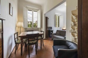 Living area - Classic Florence Studio by MMega (Florence)