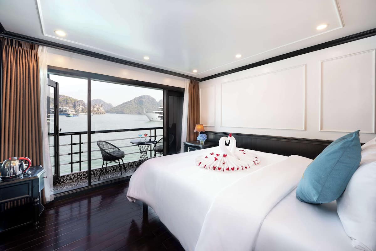 Senior Double or Twin Room | Minibar, in-room safe, individually furnished, desk