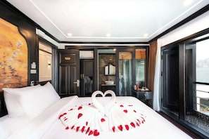 Minibar, in-room safe, individually furnished, desk - Dragon Premium Cruise (Ha Long)