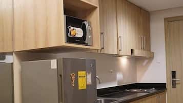 Standard Apartment | Private kitchen | Fridge, microwave, stovetop, cookware/dishes/utensils