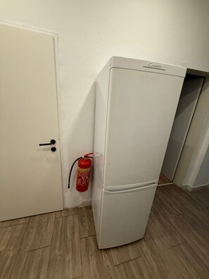 Basic Apartment | Private kitchen | Fridge, microwave, oven, stovetop