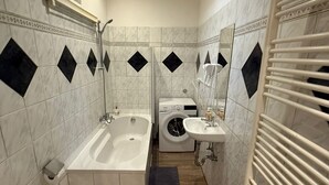 基本公寓 | 浴室 | 淋浴/浴缸二合一、免費盥洗用品、吹風機、毛巾