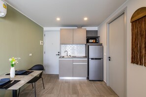 Departamento, balcón, vista a la montaña | Cocineta privada