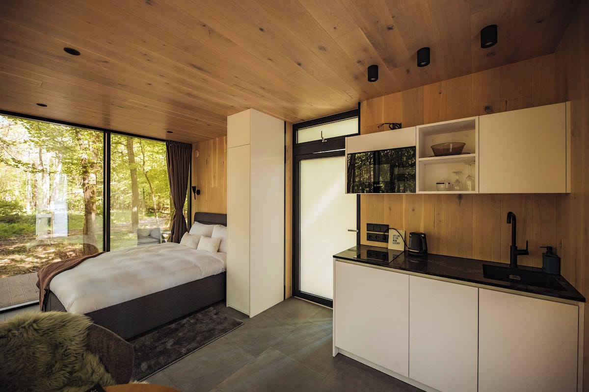 Comfort Cabin, Garden View | In-room safe, blackout curtains, soundproofing, iron/ironing board