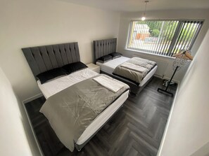3 chambres, fer et planche à repasser, Wi-Fi, draps fournis