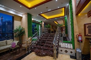 المنشأة من الداخل