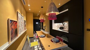 Appartement, 1 chambre, accessible aux personnes à mobilité réduite, vue ville | Salle à manger