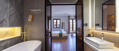 Deluxe Suite, Balcony, City View