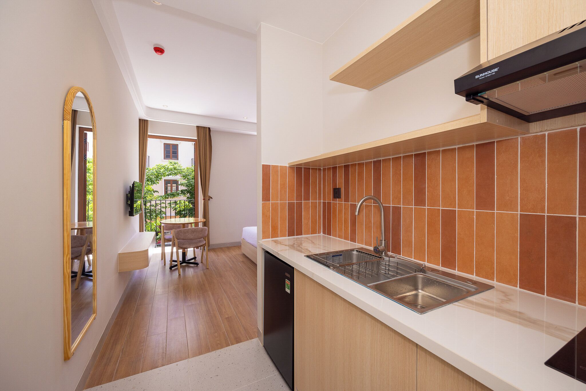Deluxe Studio, Balcony, City View | Private kitchen