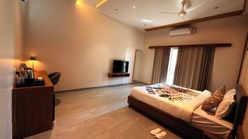 Quarto casal família, sacada | Escrivaninha, espaço de trabalho para notebook, Wi-Fi de cortesia