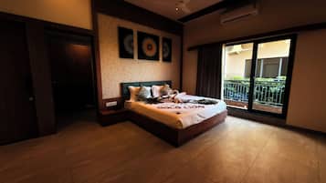 Family Double Room, Balcony | Desk, laptop workspace, free WiFi