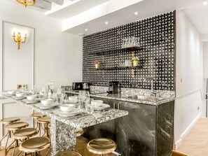Apartment, City View | Private kitchen | Fridge, microwave, oven, stovetop - Merveil Luxury Suite - Louvre Rambuteau (Paris)