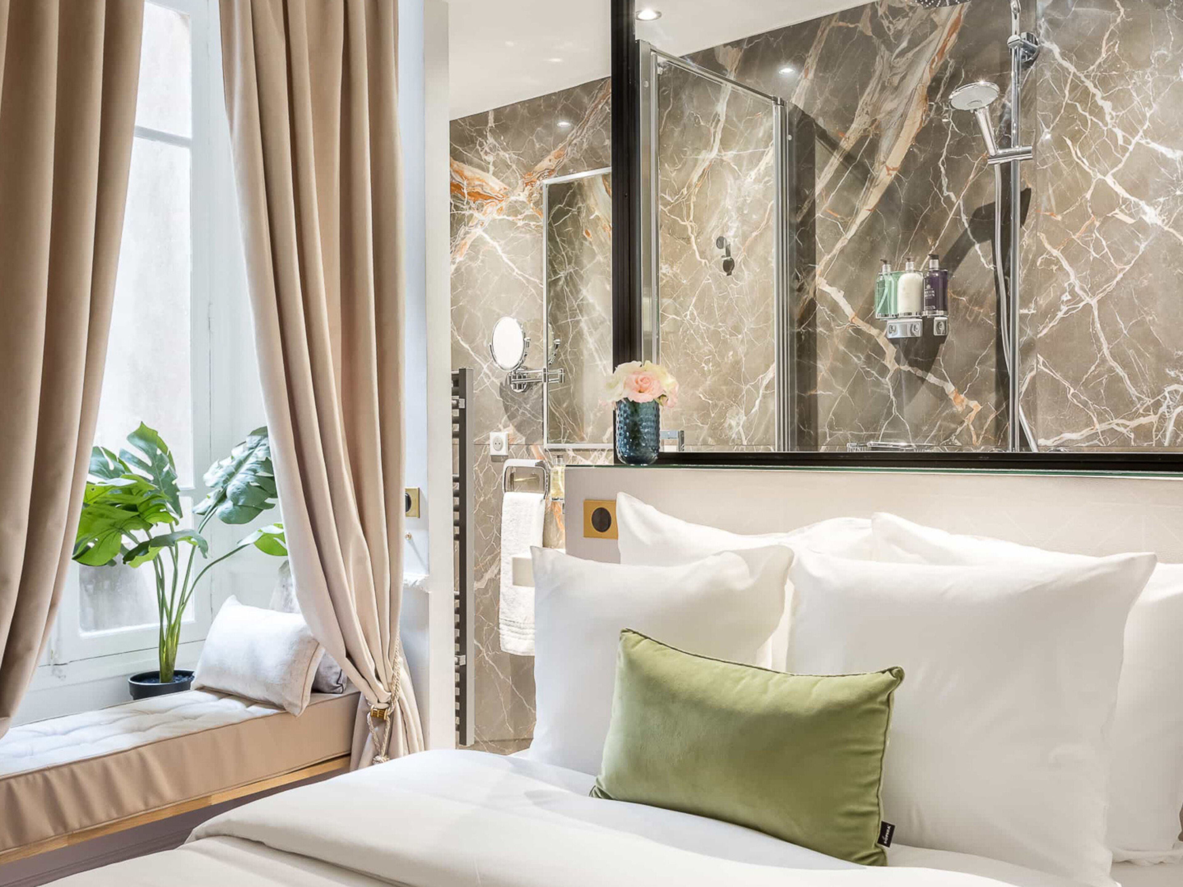 Departamento, vista a la ciudad | Ropa de cama hipoalergénica y camas con pillow-top 