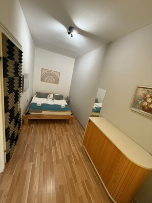Basic Apartment | Iron/ironing board, free WiFi - Cozy 1BR Apt with LR Vienna Location (Vienna)