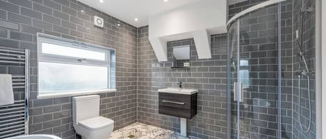 House, 2 Bedrooms | Bathroom