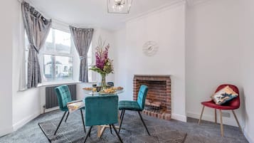 Nhà, 2 phòng ngủ | Khu ăn uống