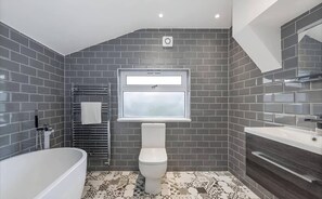 House, 2 Bedrooms | Bathroom