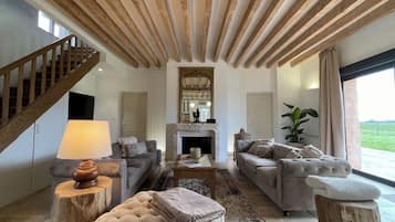 Télévision, cheminée