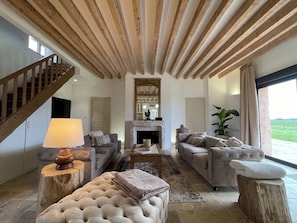 TV, fireplace - Large gîte for 15 people in a quiet location - Nature, near Paris & Perche (Gournay-le-Guérin)