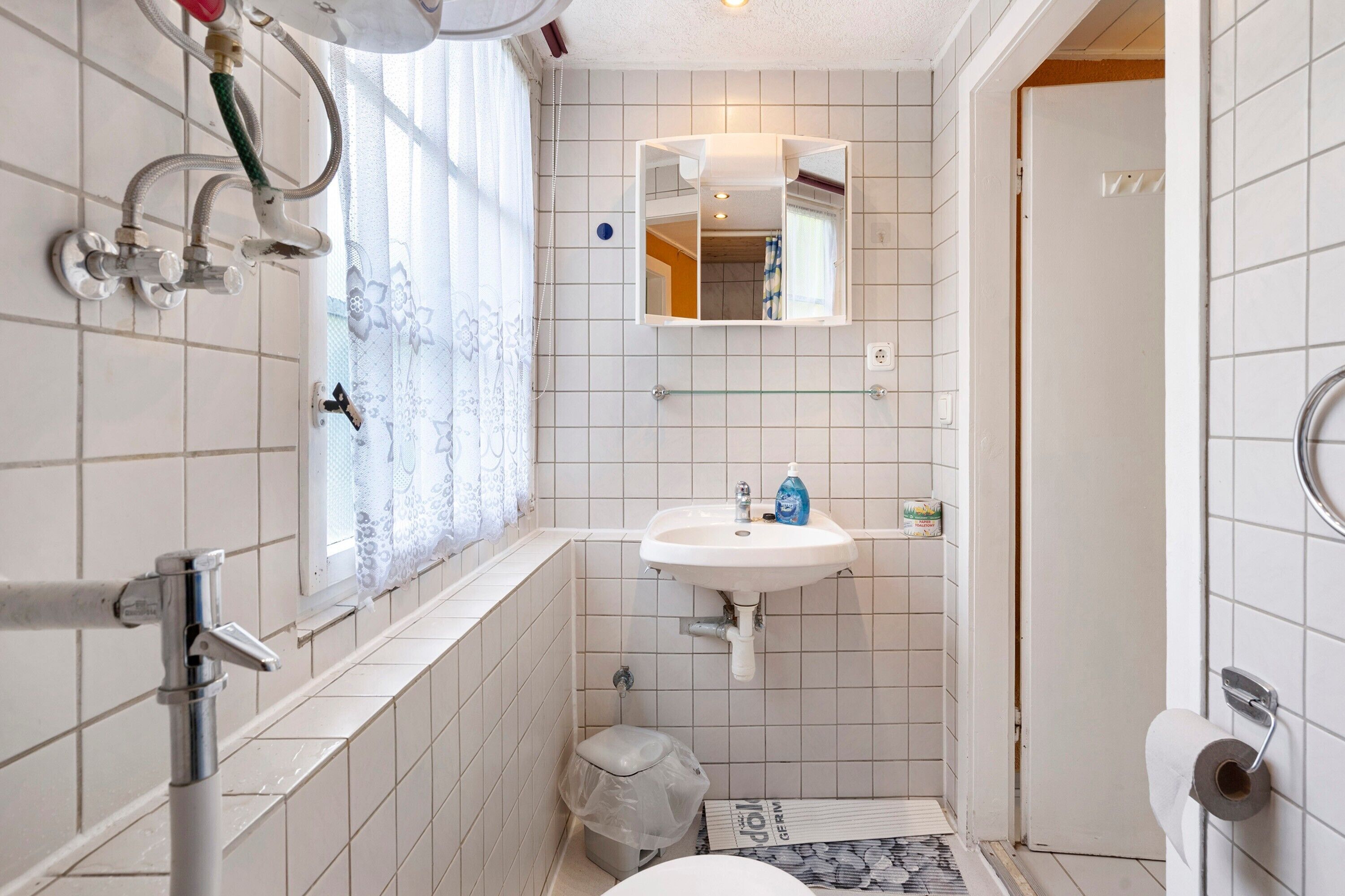 Shower, towels