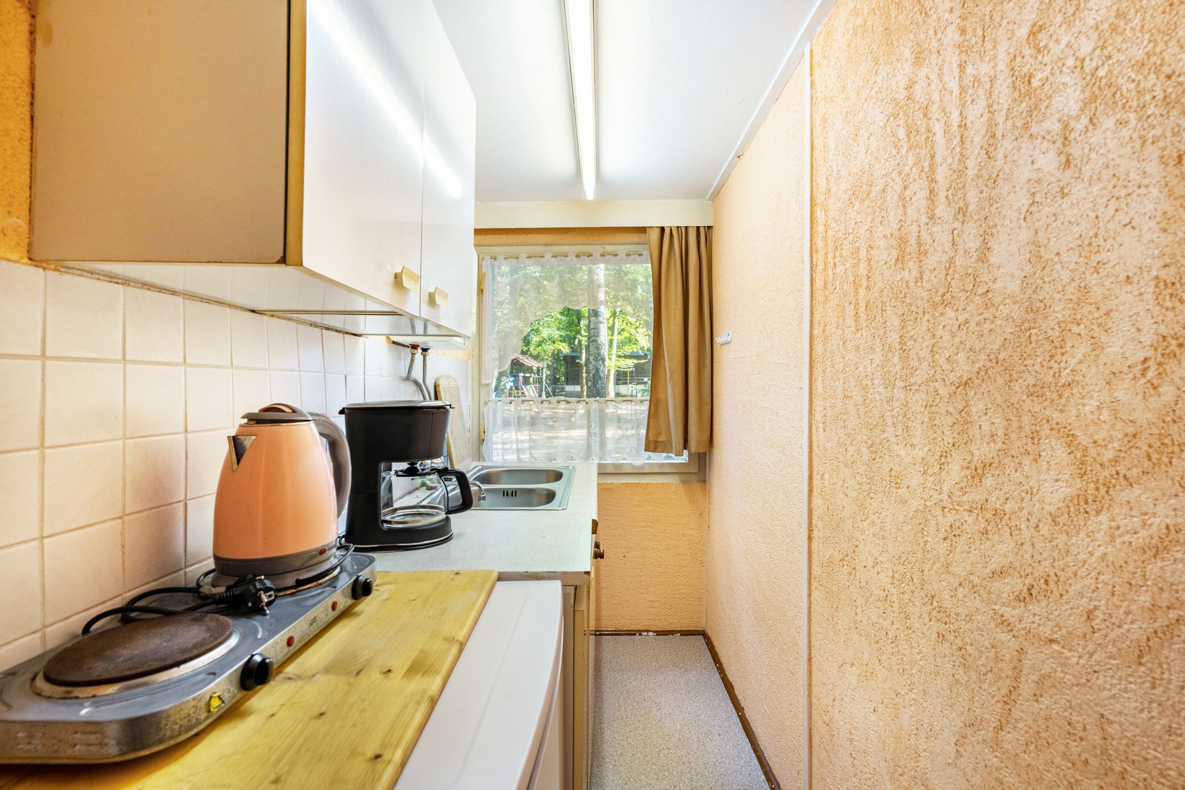 Refrigerador, placa de cocina, cafetera/tetera, tetera/pava eléctrica