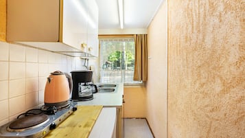 Refrigerador, placa de cocina, cafetera/tetera, tetera/pava eléctrica