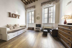 Living area - Verrazzano Loft by MMega (Florence)