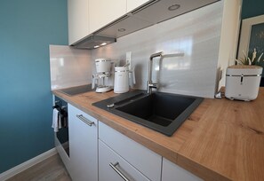 Jääkaappi, uuni, liesi, astianpesukone