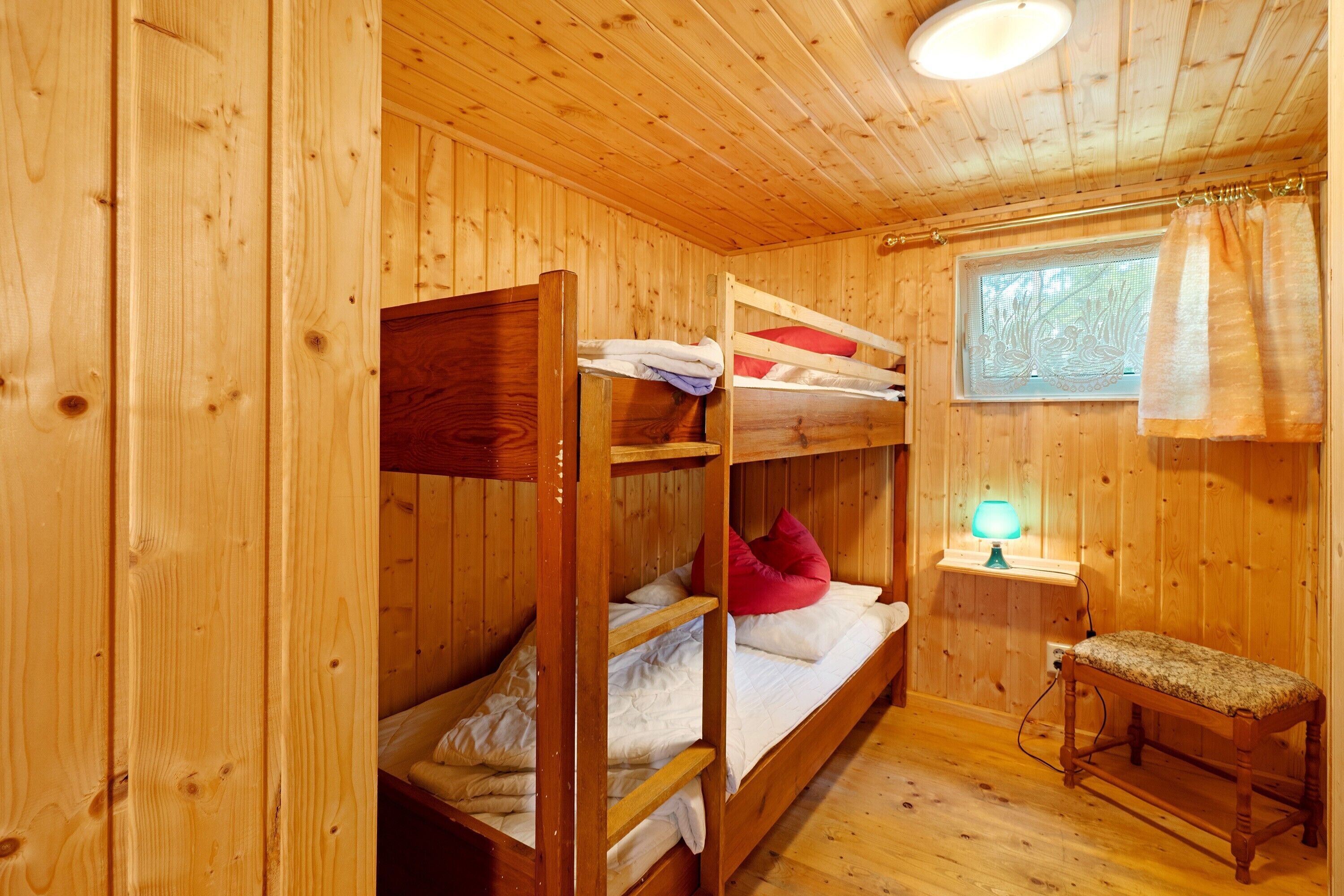 2 bedrooms, bed sheets