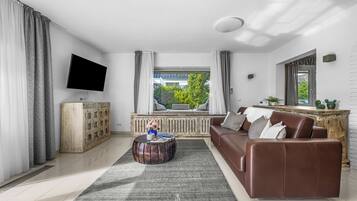 TV, DVD player, books, stereo