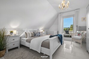 4 bedrooms, iron/ironing board, travel crib, free WiFi - Villa Ein Bisschen Edler - Exclusive house, 8 people, quiet and central location (Büsum)